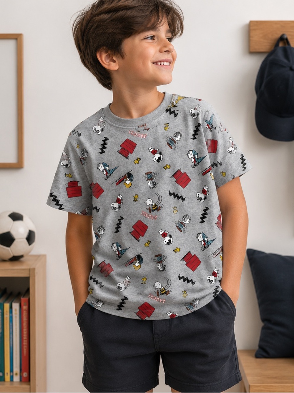 NWT Peanuts Snoopy Charlie Brown All Over Print Gray Tee Shirt M